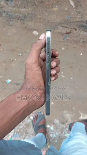 Apple iPhone 16 (Used)