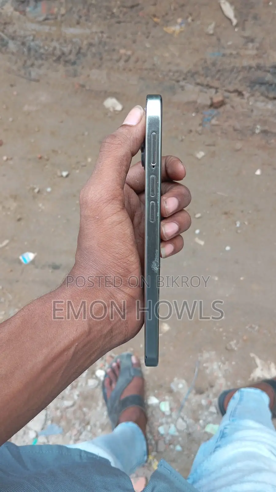 Apple iPhone 16 (Used)