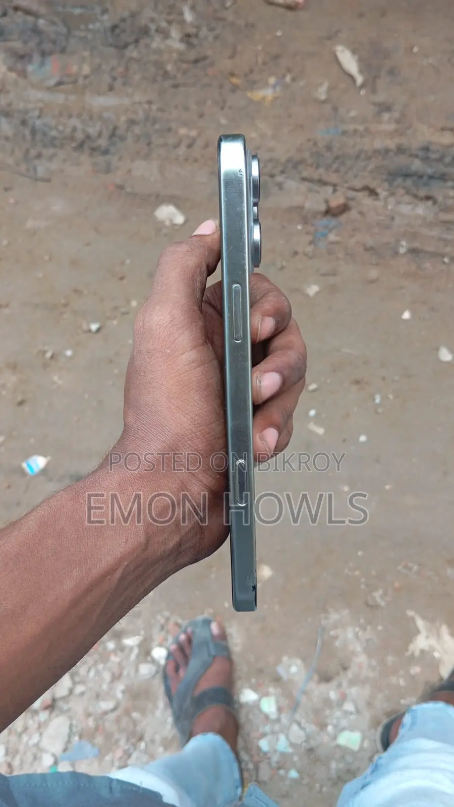 Apple iPhone 16 (Used)