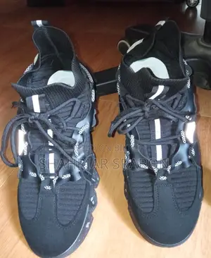 Premium Sneakers Fresh Condition – Best Deal