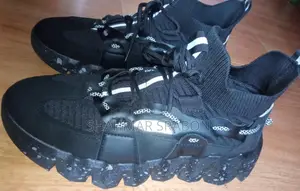 Premium Sneakers Fresh Condition – Best Deal