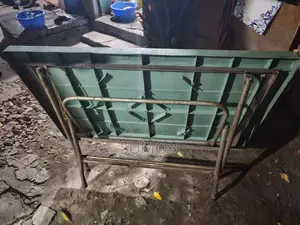 ডাইনিং টেবিল