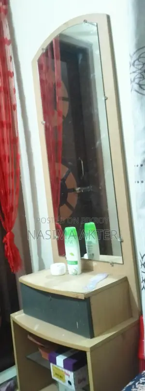 ড্রেসিং টেবিল