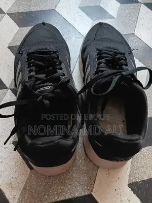Selling Sneakers Size 7.5/ Length 25