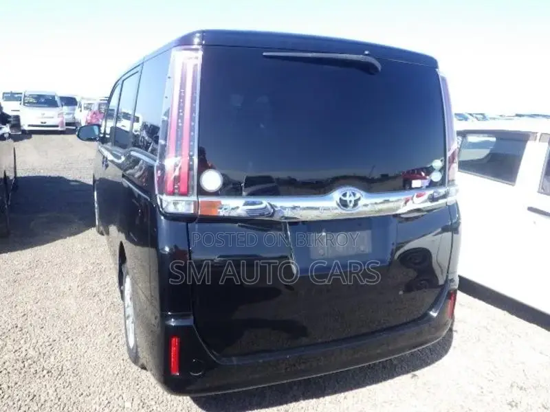 Toyota Noah Non Hybrid X Black 2020