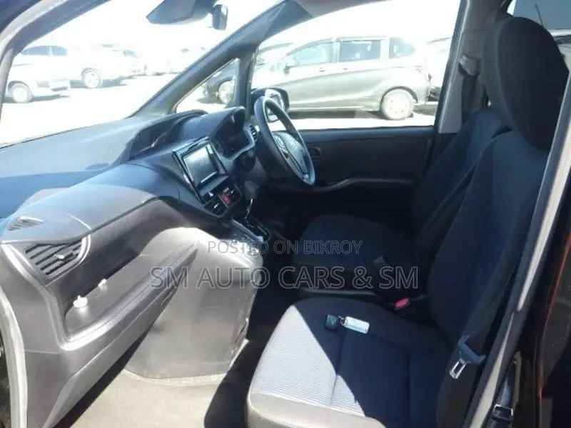 Toyota Noah Non Hybrid X Black 2020