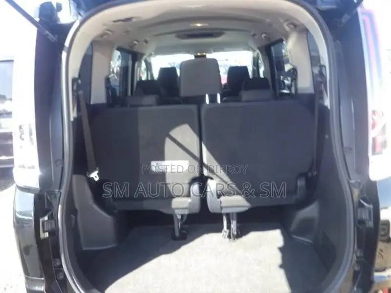 Toyota Noah Non Hybrid X Black 2020