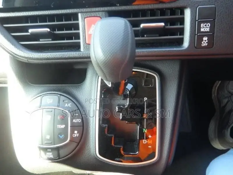 Toyota Noah Non Hybrid X Black 2020