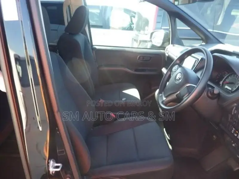 Toyota Noah Non Hybrid X Black 2020