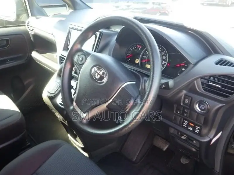 Toyota Noah Non Hybrid X Black 2020