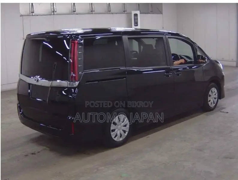 Toyota Noah X Smart 2021