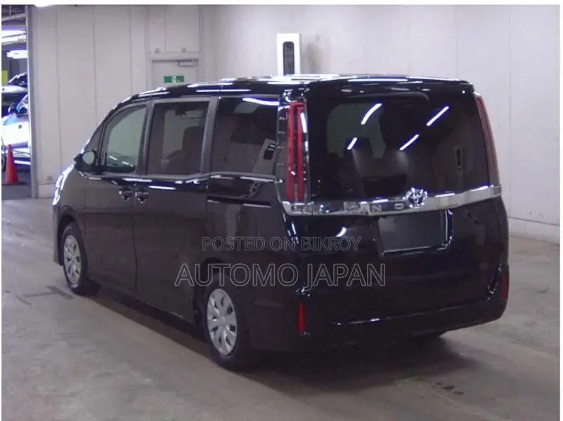 Toyota Noah X Smart 2021