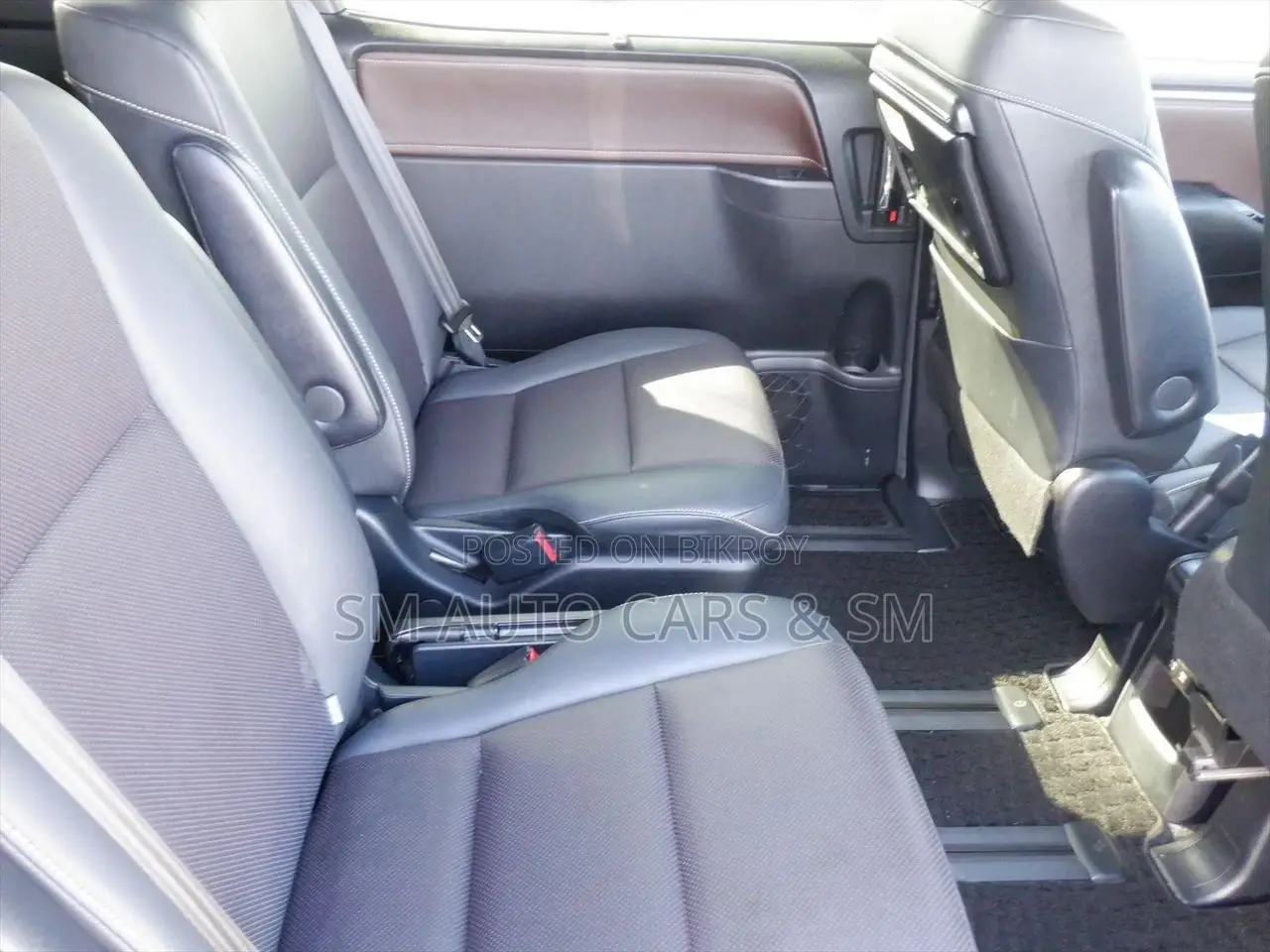 Toyota Esquire Gi Black 7 Seat 2020