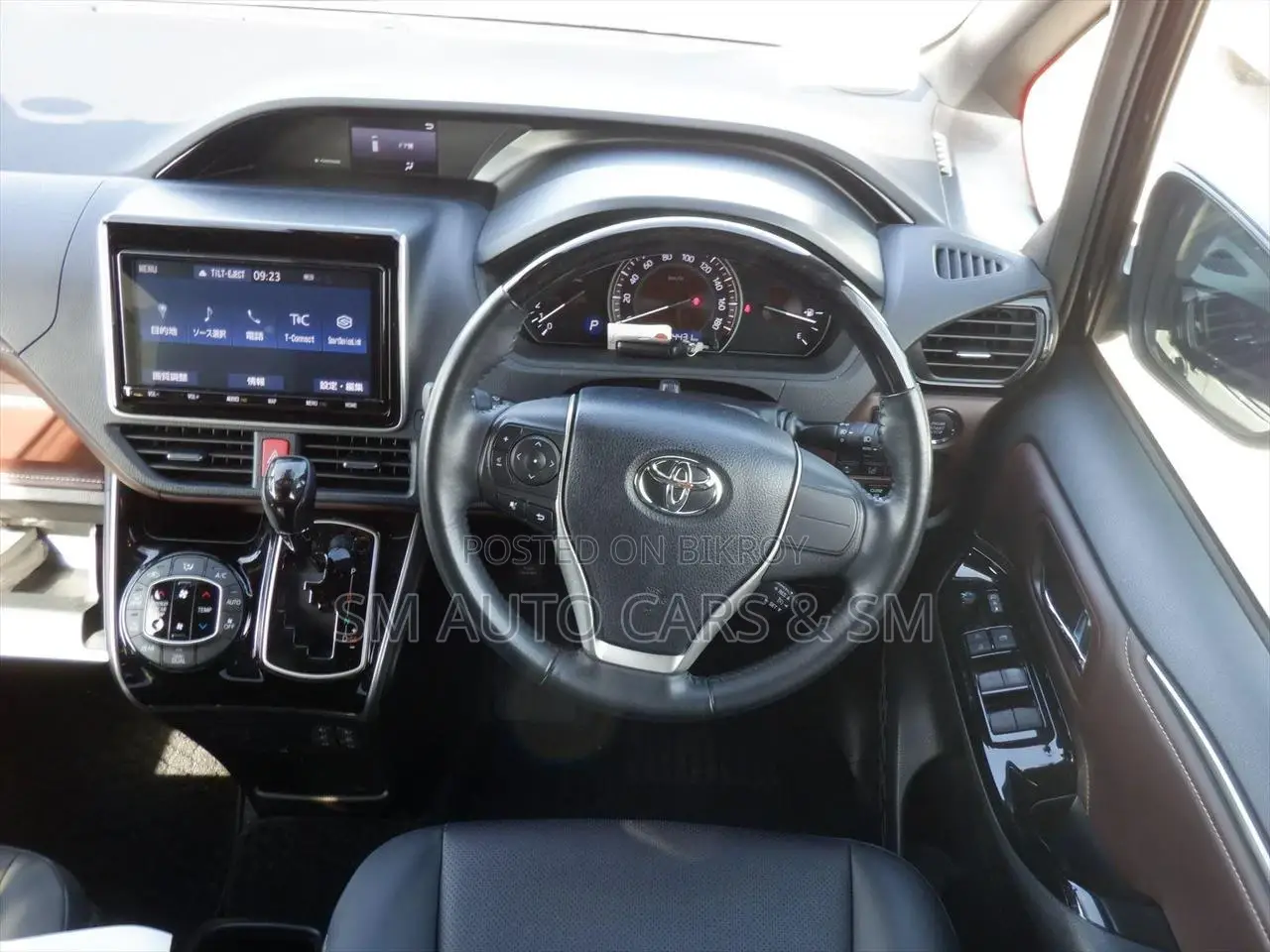 Toyota Esquire Gi Black 7 Seat 2020