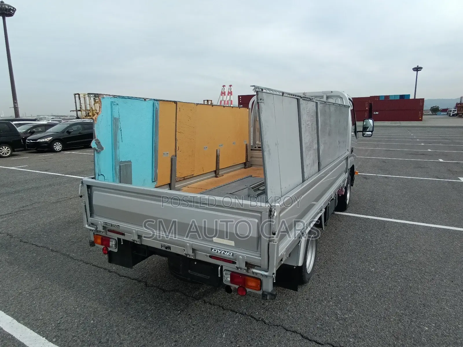 Toyota DYNA . 2021