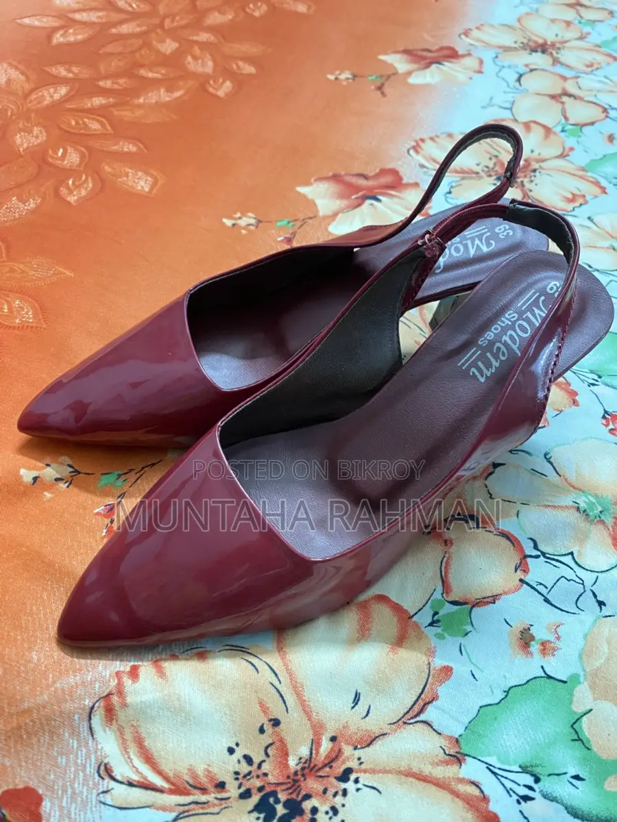 রেড কালার হাই হিল