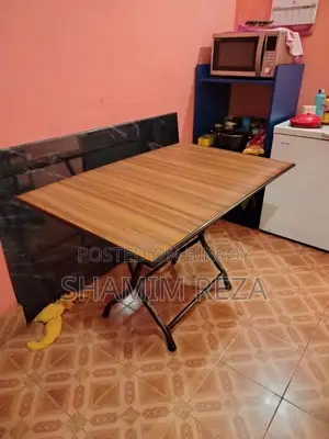 ডাইনিং টেবিল