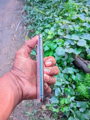 Apple iPhone XS . (Used)