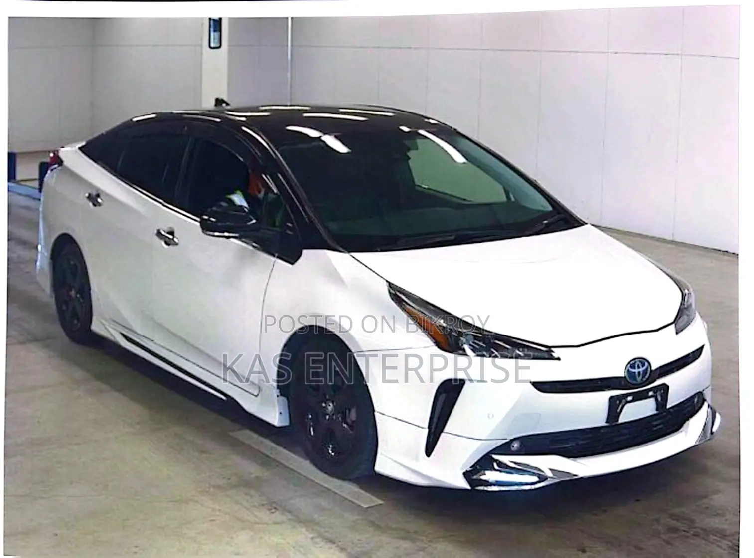 Toyota Prius S TOURING PEARL 2TON 2022