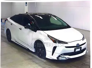 Toyota Prius S TOURING PEARL 2TON 2022