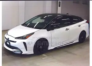 Toyota Prius S TOURING PEARL 2TON 2022