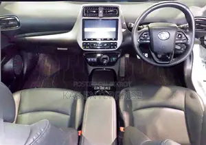 Toyota Prius S TOURING PEARL 2TON 2022