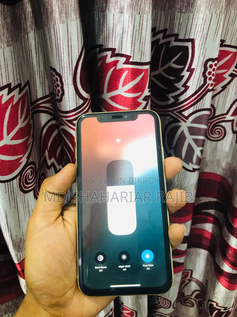 Apple iPhone XR (Used)
