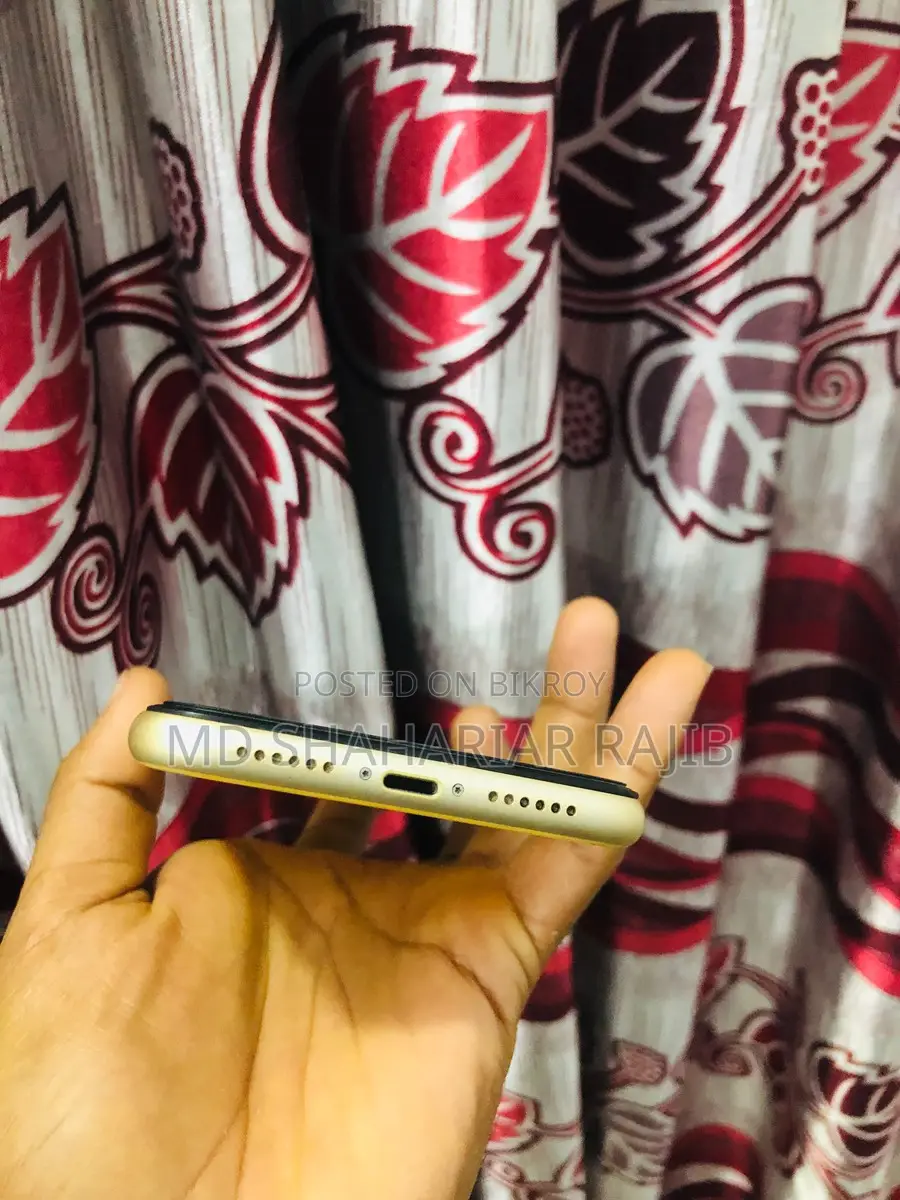 Apple iPhone XR (Used)