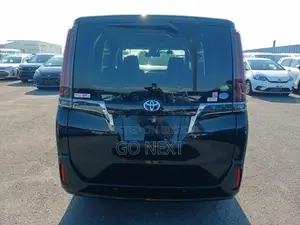 Toyota Esquire GI Premium Hybrid 2020