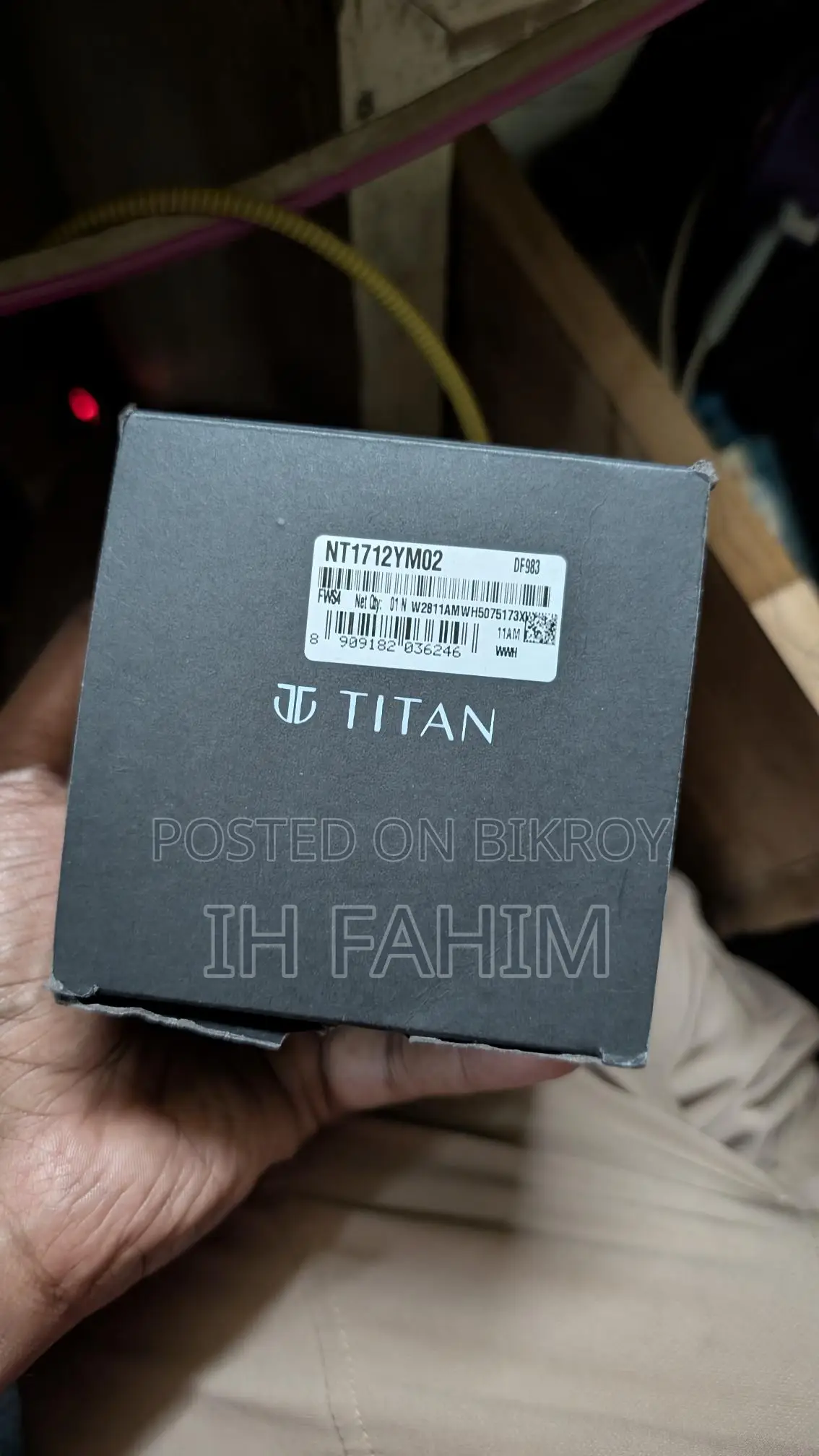 Titan Quartz Analog