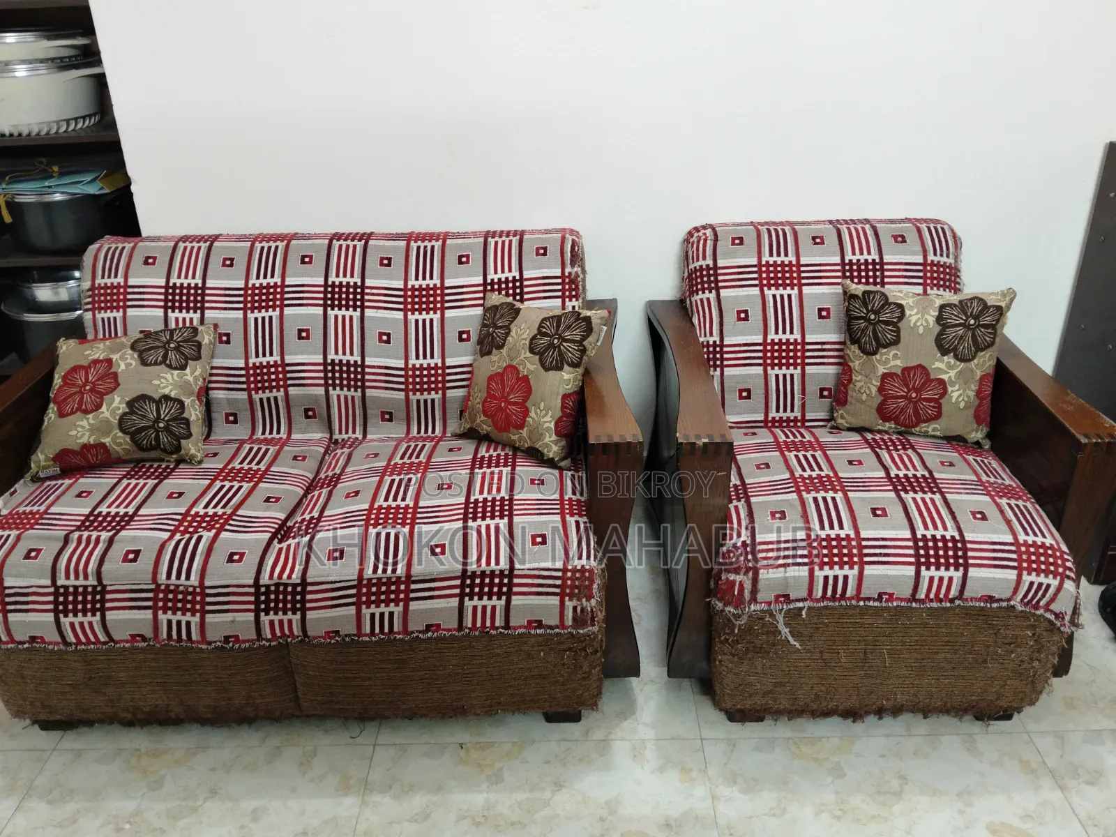 সোফা সেট টেবিল সহ