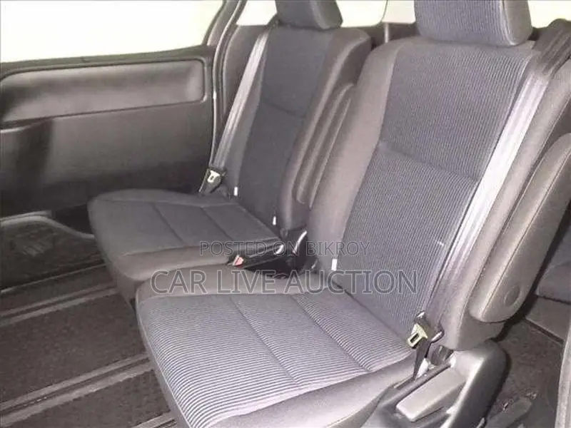 Toyota Noah hybrid 2021