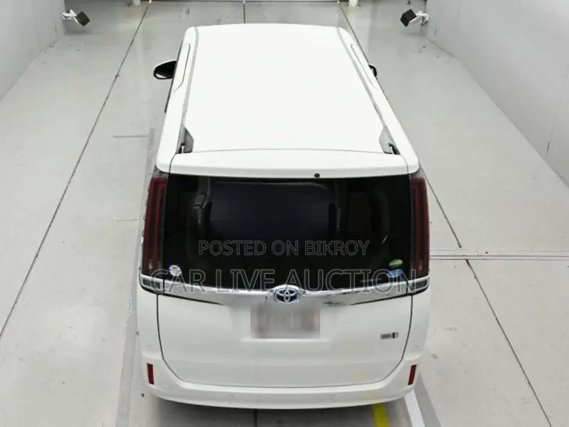 Toyota Noah hybrid 2021