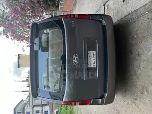 Hyundai H1 2.4 GLS 2011 Pearl