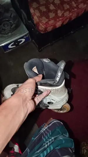 স্কেটিং সু বিক্রি হবে।