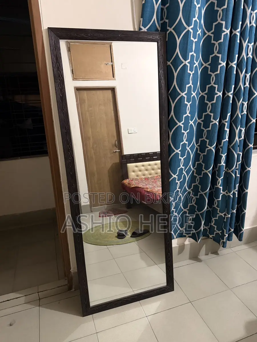 ফুল লেন্থ অয়াল মিরর