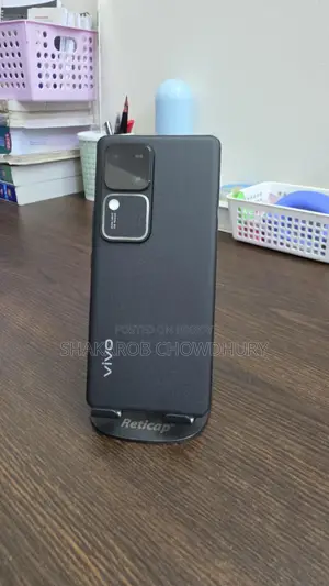 Vivo V30 12/256 (Used)