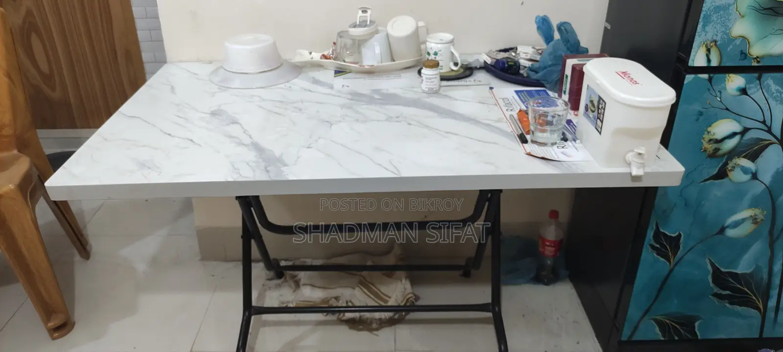 Square Shape Table for Sale, Including 2 Chairs.