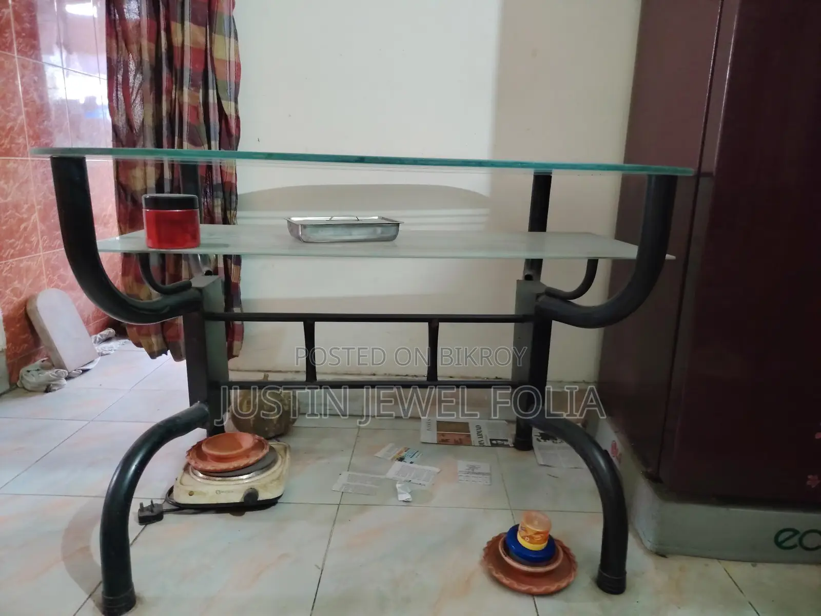 গ্লাস ডাইনিং টেবিল