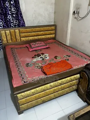 মালয়েশিয়ান কাঠের ৬ বাই ৭ খাট
