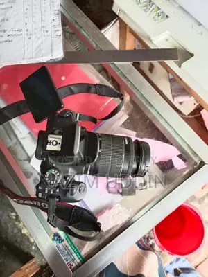 Canon 700D Camera with 18-55 kit lens and many accessories