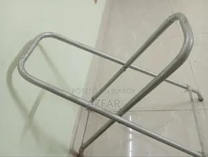 ব্র্যান্ড নিউ ফোল্ডিং আয়রন টেবিল (হালকা সমস্যা, সহজে ঠিক করা যাবে)