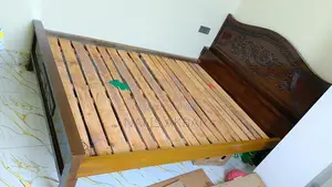 ফ্রেশ কন্ডিশনের ব্যবহৃত বিছানা