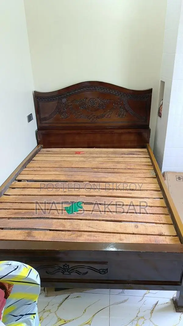 ফ্রেশ কন্ডিশনের ব্যবহৃত বিছানা