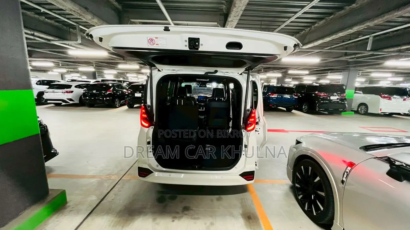 Toyota Noah S-Z Leg Rest HUD 2022