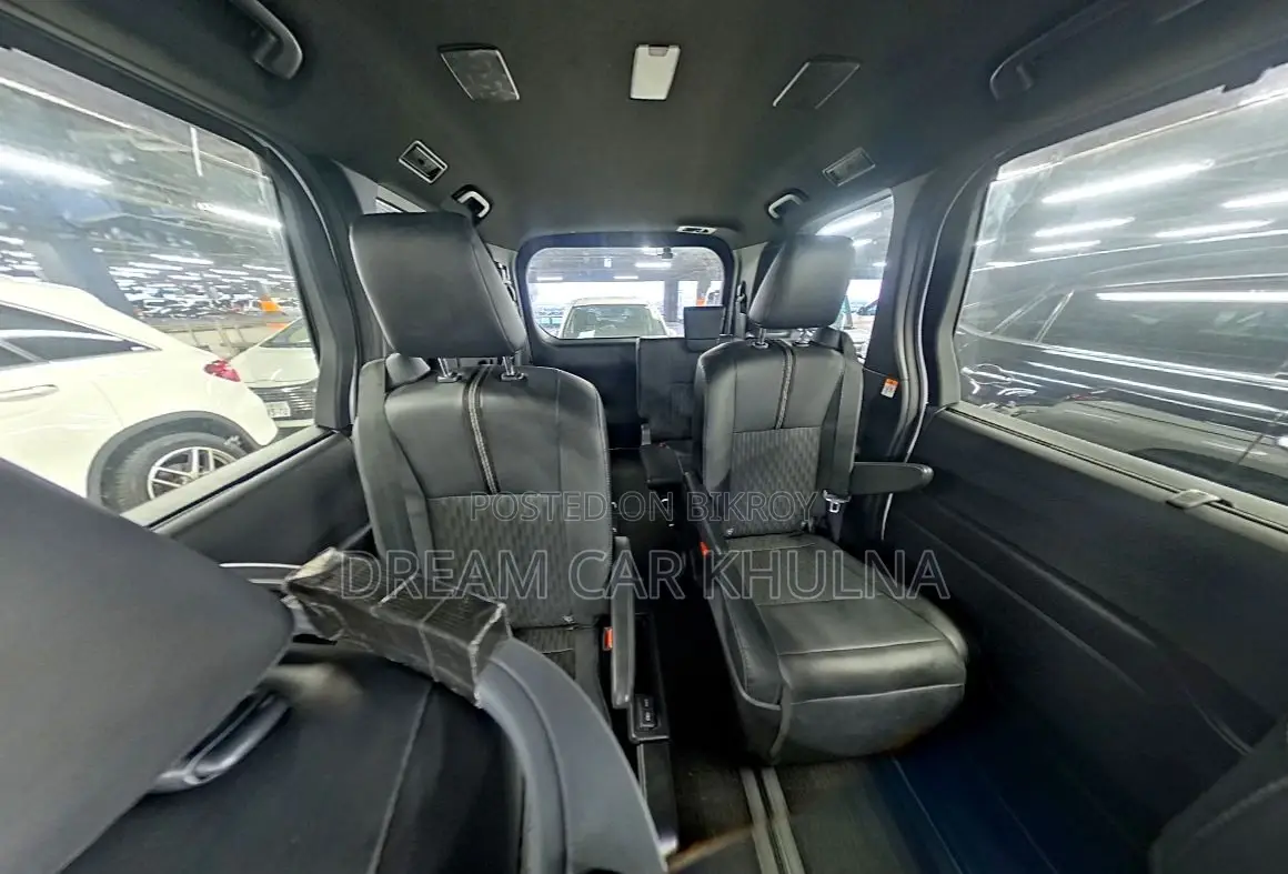 Toyota Noah S-Z Leg Rest HUD 2022