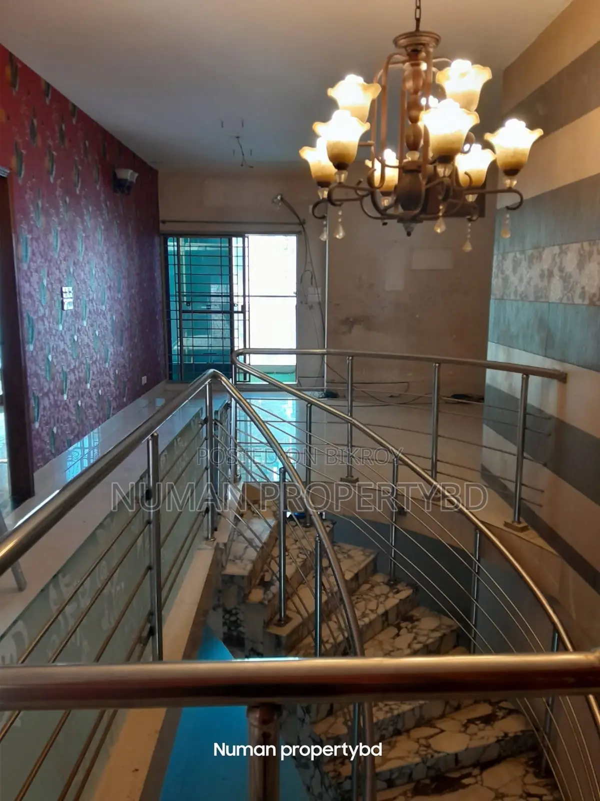 South-facing 3600sq Duplex 4-bedroom Luxurious semi-furnished flat for rent