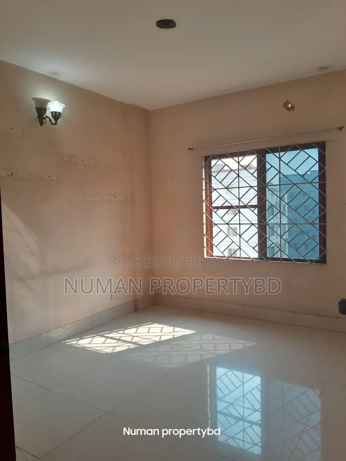 South-facing 3600sq Duplex 4-bedroom Luxurious semi-furnished flat for rent
