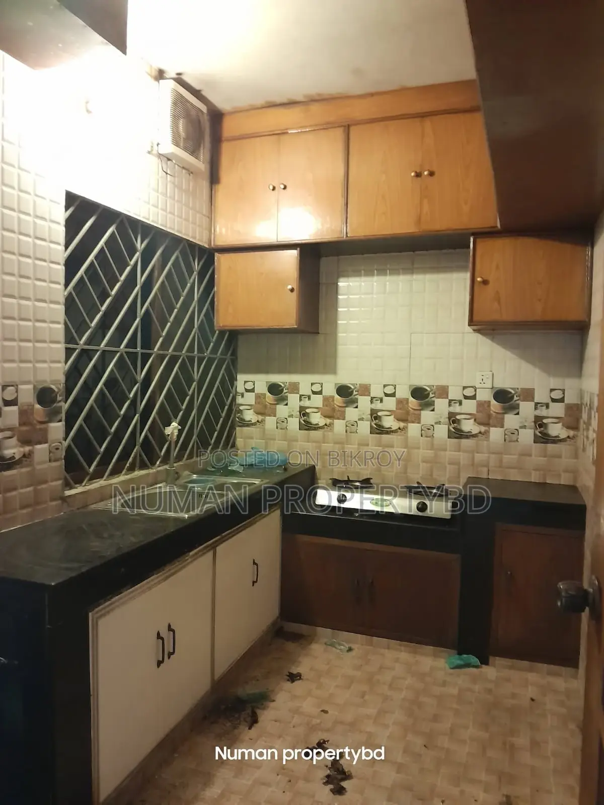 South-facing 3600sq Duplex 4-bedroom Luxurious semi-furnished flat for rent