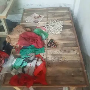 দোকানের টেবিল বিক্রয়